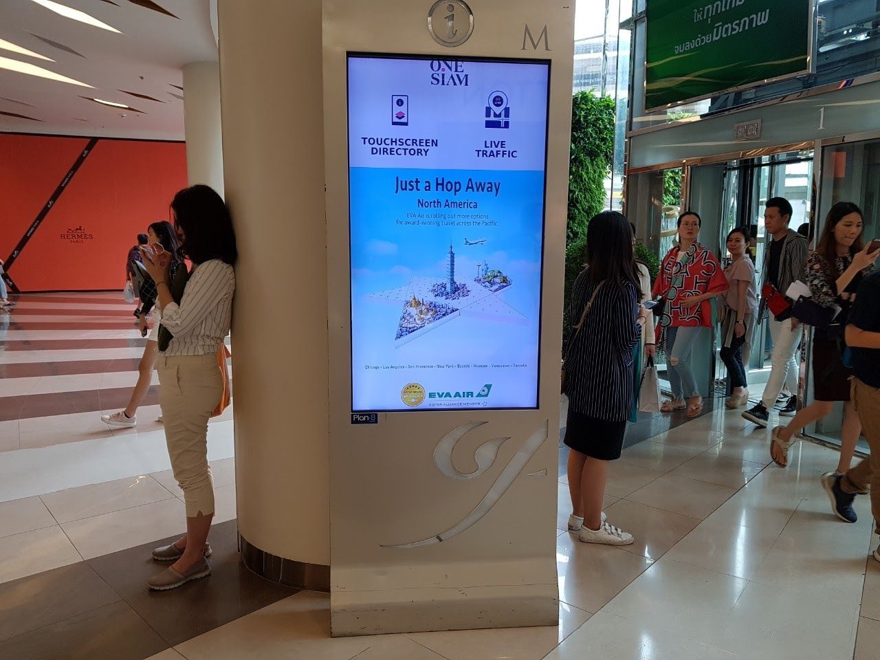 khám phá màn hình lcd treo tường