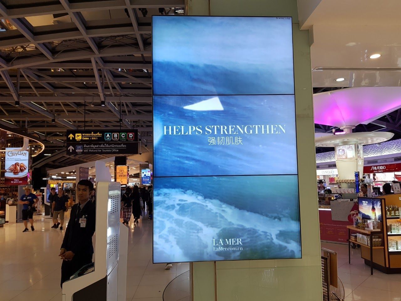 ưu điểm của màn hình lcd treo tường