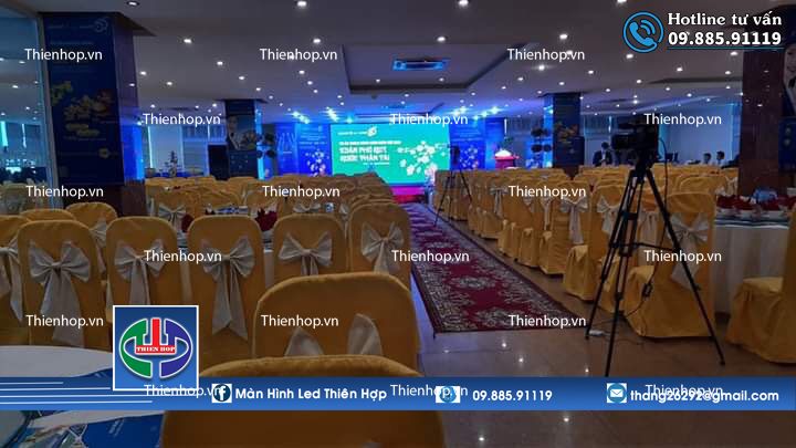 Man hinh led trong nha